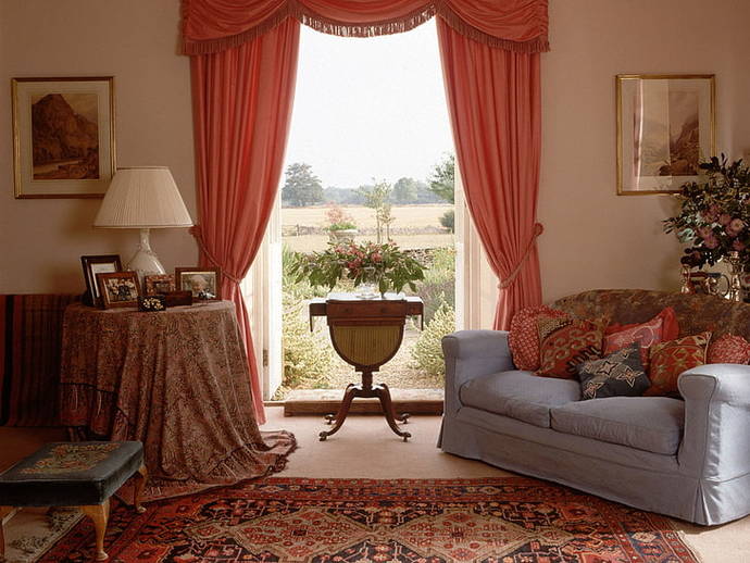 What Color Curtains Go With Grey Walls And Brown Furniture?