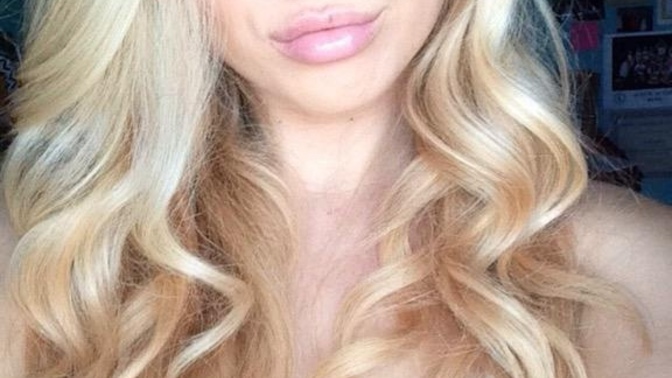 Can you tell the difference between a trans female and a biological female?