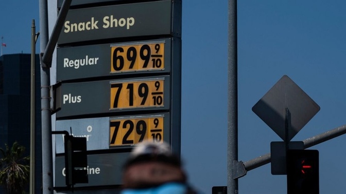 Did anyone notice when gas prices were very high the gas smelled like nothing but now that they’re going back down the gas smells like gas?