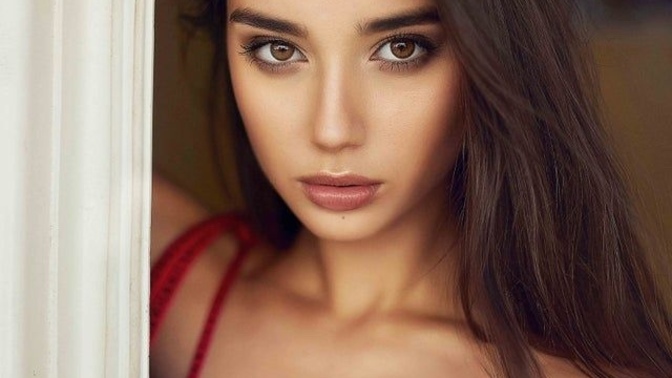 How much of “beauty is in the eye of the beholder” true? Don’t you think she is objectively beautiful?