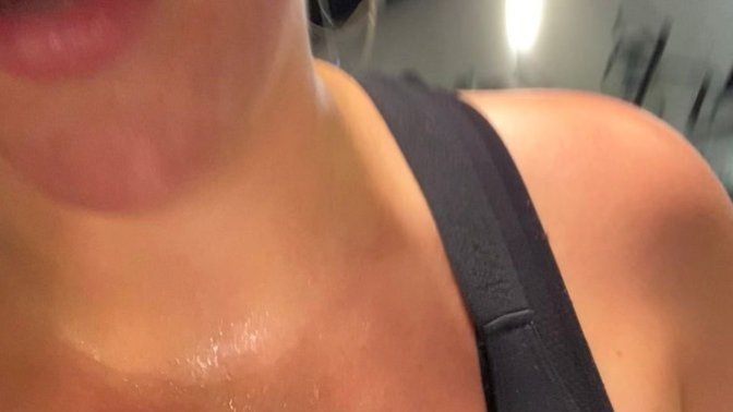 Anyone else love getting sweaty gym pictures? 😝😅?