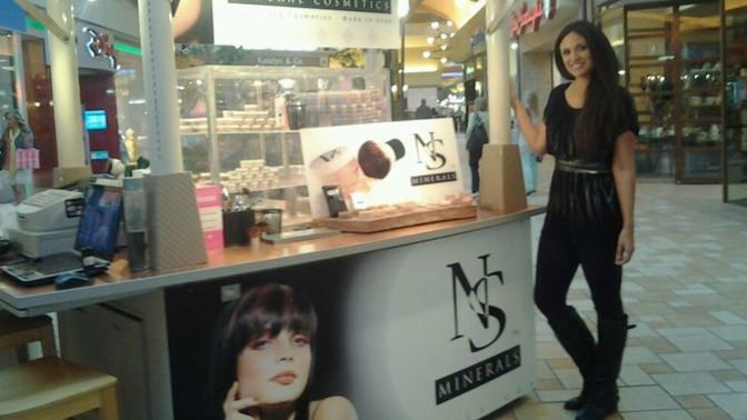 Girls, Would you date a HOT GUY who works at a Mall full of women?