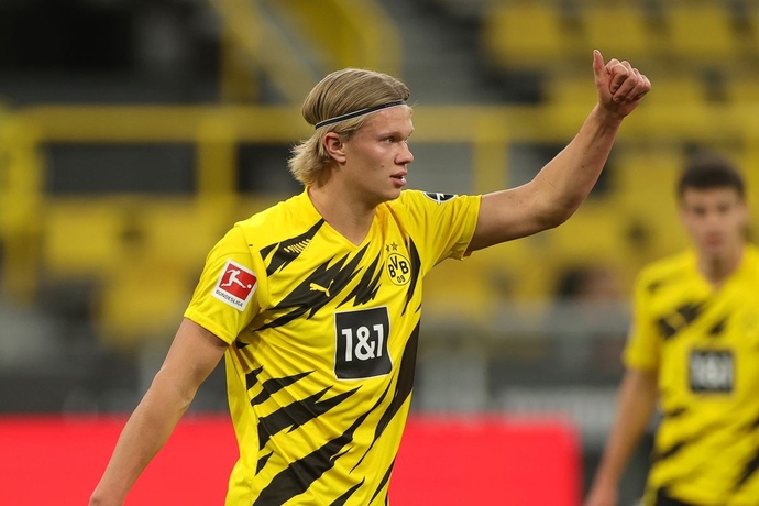 Which shirt sponsor in soccer football do you like? can they make a shirt kit jersey look good? how many sports jerseys you have if any?