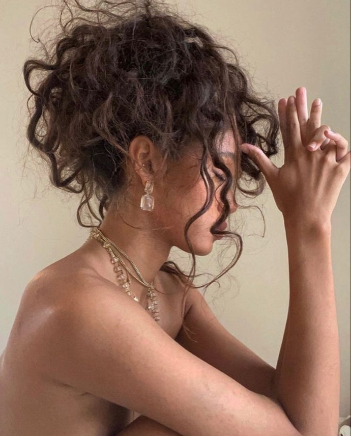 Do you like big/curly hair or sleek/straight hair?