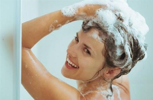 Where do you pour the hair shampoo in the shower?