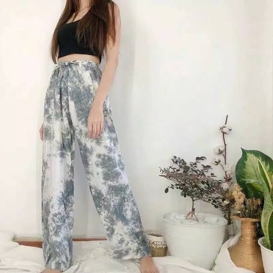Do you like tie dye stuff? What tie dye items do you have?