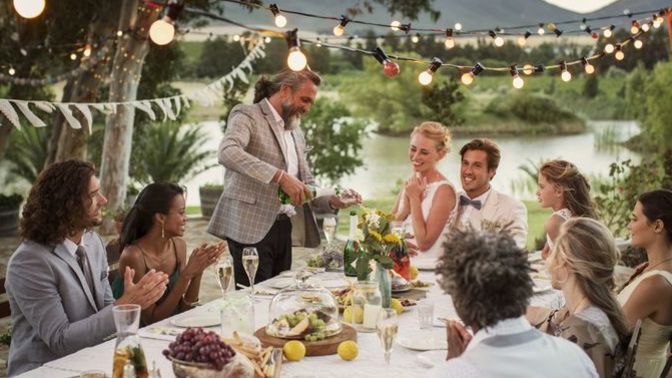Who pays for wedding reception guests? Is it common for them to pay for themselves?