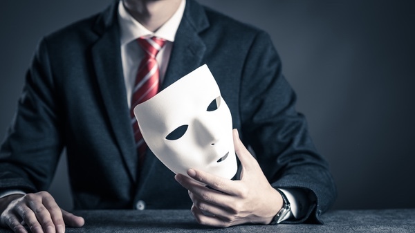 Are con artist and imposter the same?
