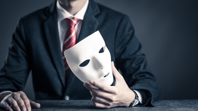 Are con artist and imposter the same?