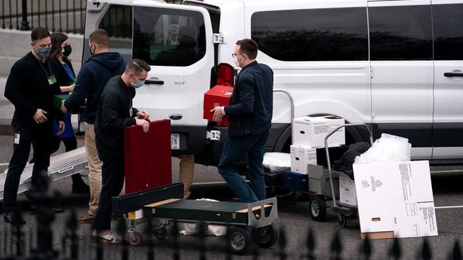 Breaking News! FBI raided Trump's house in Florida and cracked open his safe, took 15 boxes What are your thoughts?