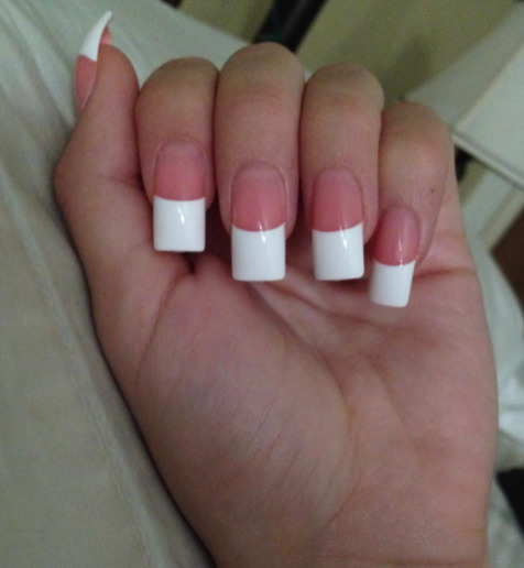 Guys, would you get a French manicure with your girl๐
?