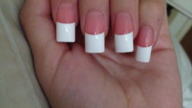 Guys, would you get a French manicure with your girl💅?