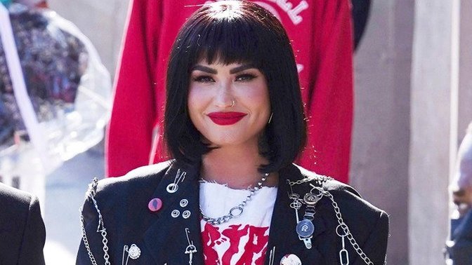 Demi Lovato is a female again. Thoughts?