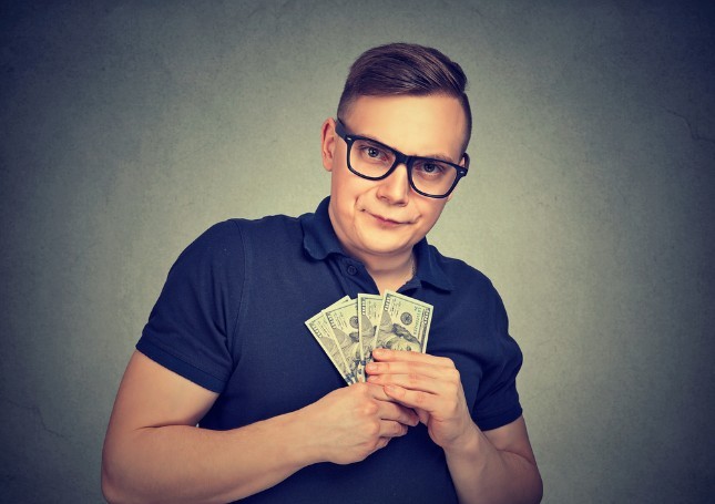 Why are ladies told to watch how a guy tips?/why do you pay attention to it?