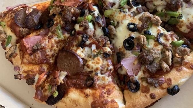 What pizza dish looks better?