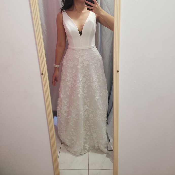 What are your thoughts on this wedding dress?
