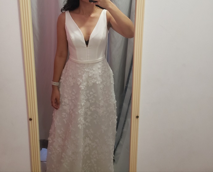 What are your thoughts on this wedding dress?