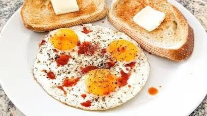 Does anyone like sunny side up eggs with hot sauce on it?