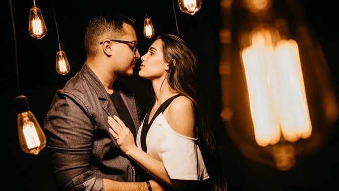 What are the stages of modern dating?