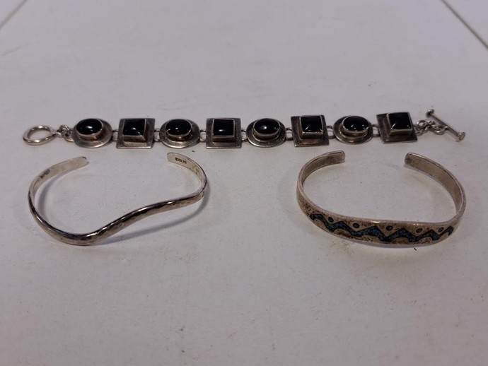 which is the best item in the auction I am bidding on ?