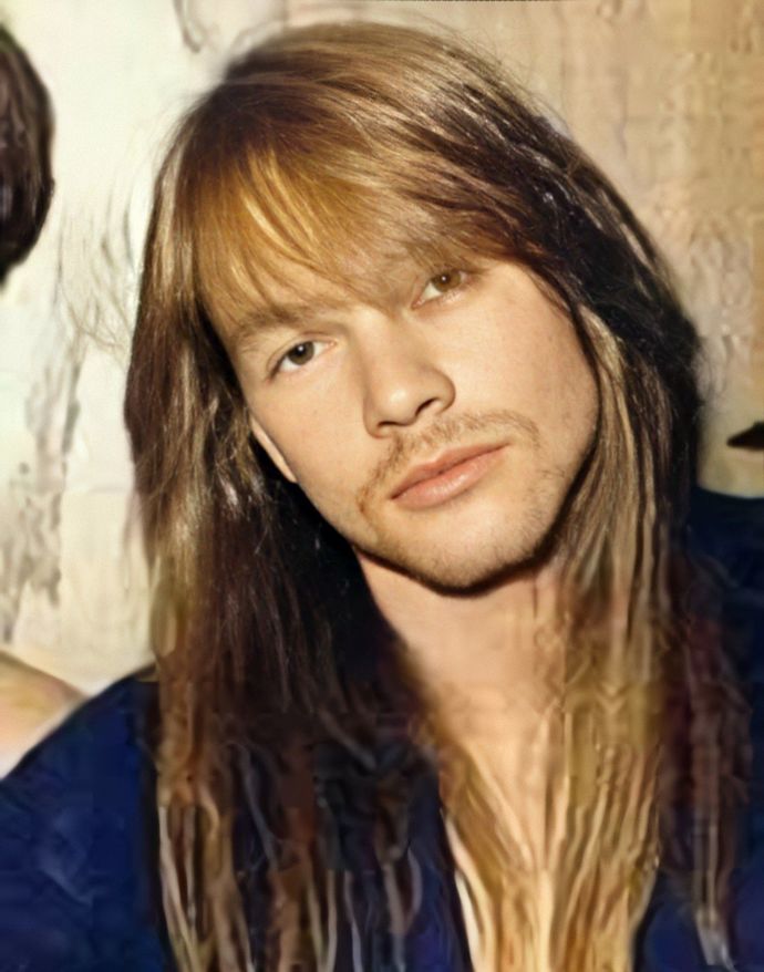 Which Rockstar men was more Good Looking?