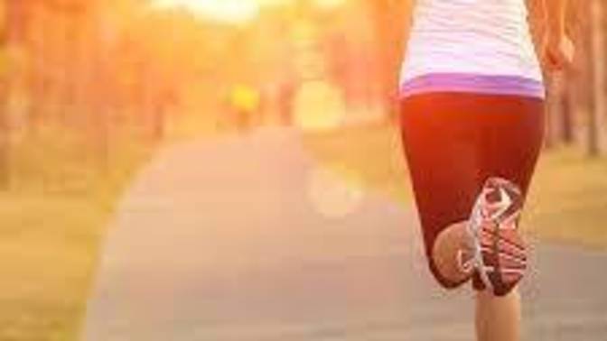 Should I be eating my breakfast before or after morning workouts?