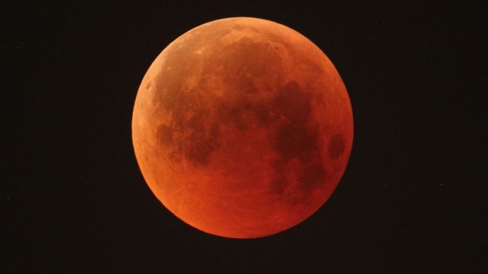 Is a blood moon or a blue moon more beautiful?