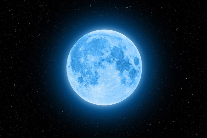 Is a blood moon or a blue moon more beautiful?