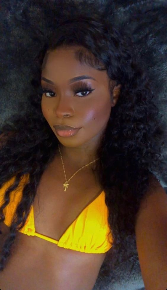 Guys, which woman is beautiful and sexier in your interest?