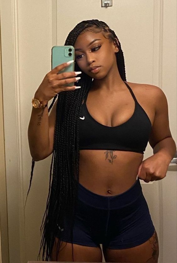 Guys, which woman is beautiful and sexier in your interest?
