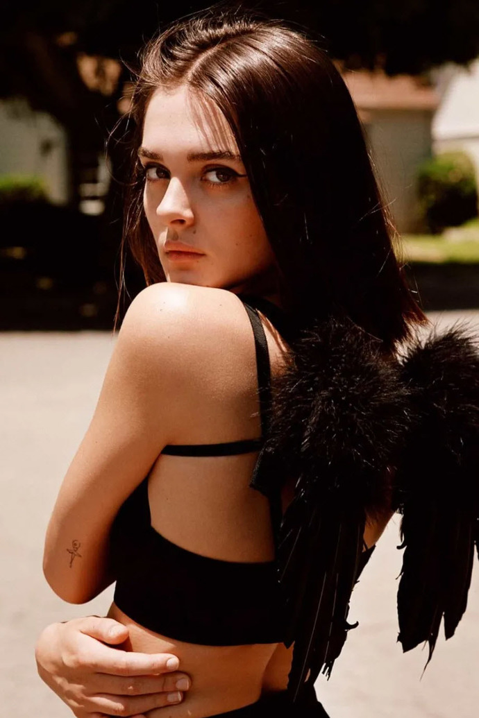 If you were an angel, what kind of fashion would you sport?