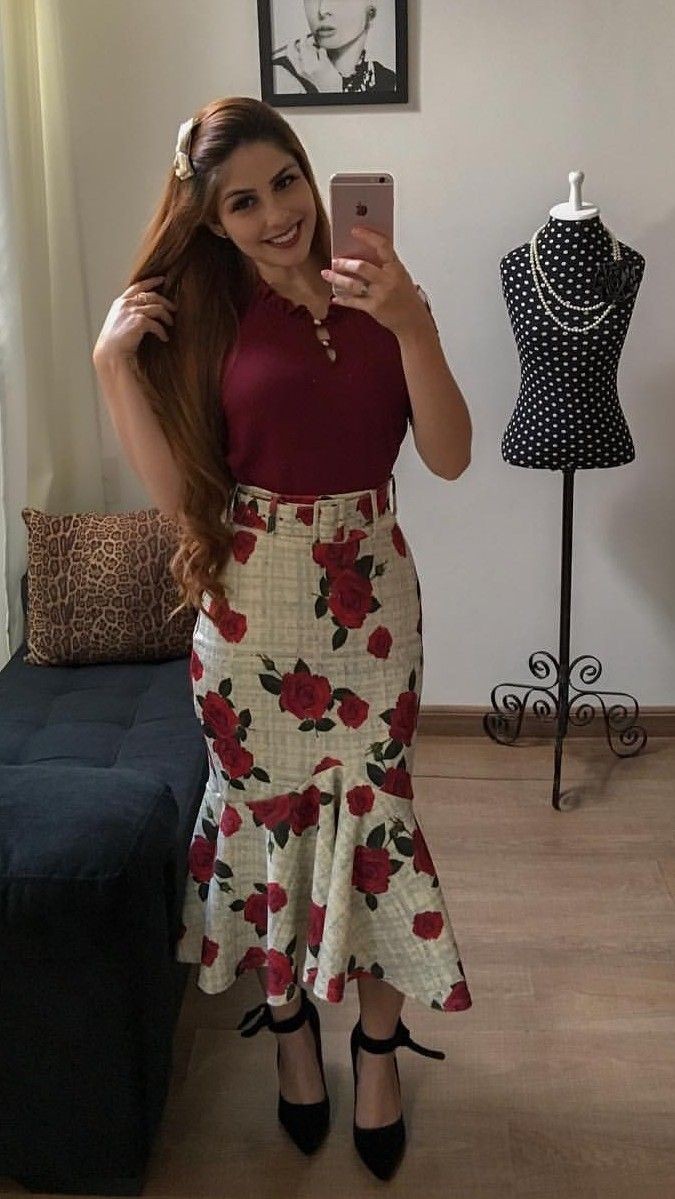 Guys, do you like it when women wear fitted clothes without showing much skin?