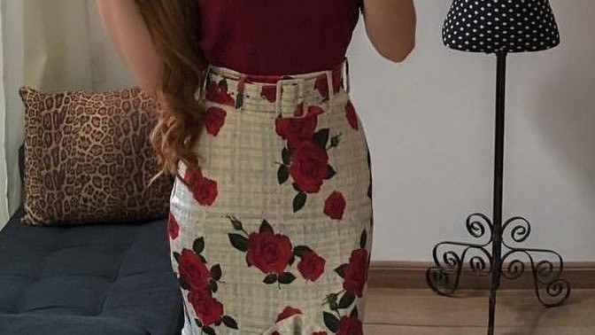 Guys, do you like it when women wear fitted clothes without showing much skin?
