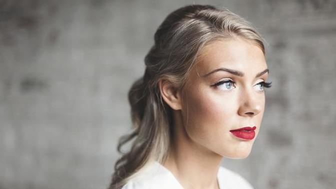 Why are attractive women's looks often nitpicked and criticised more?