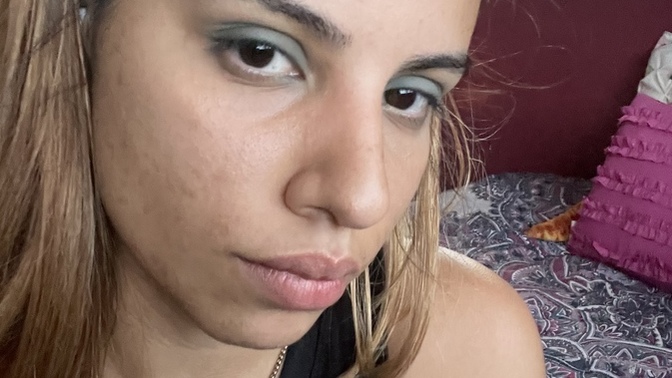 Guys, You prefer light or dark eyes?