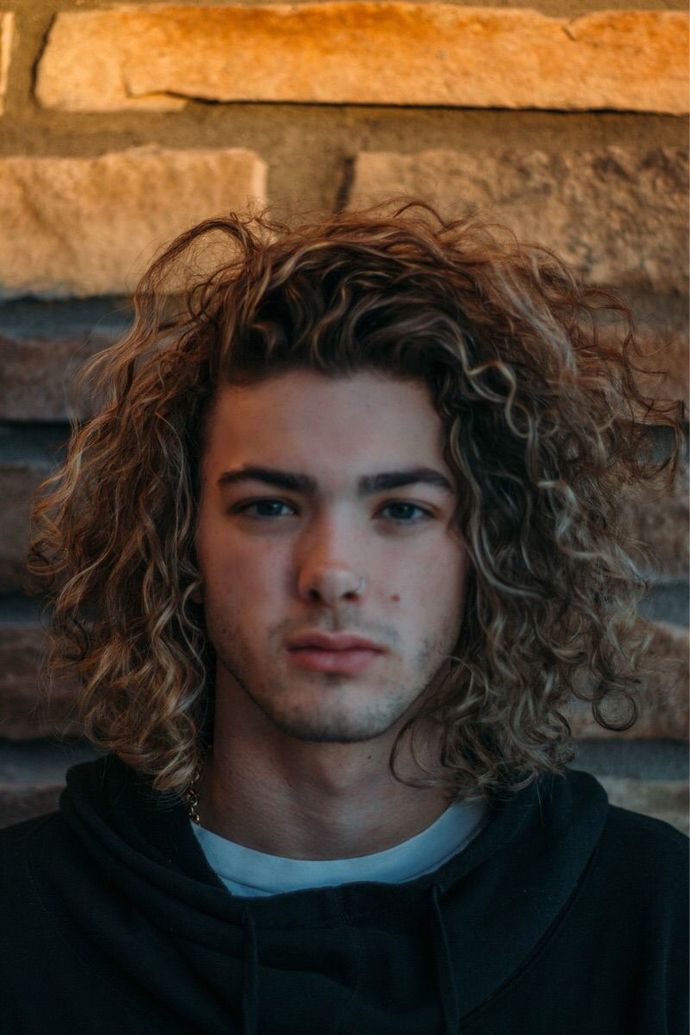 Who gets better chances in dating? Men with long hair or women with short hair?