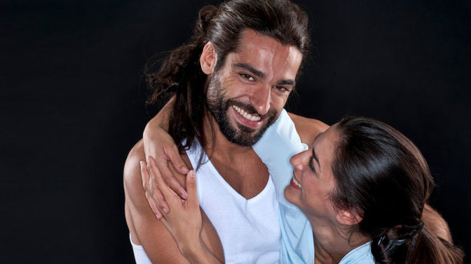Who has a better chance in dating: men with long hair, or women with short hair?