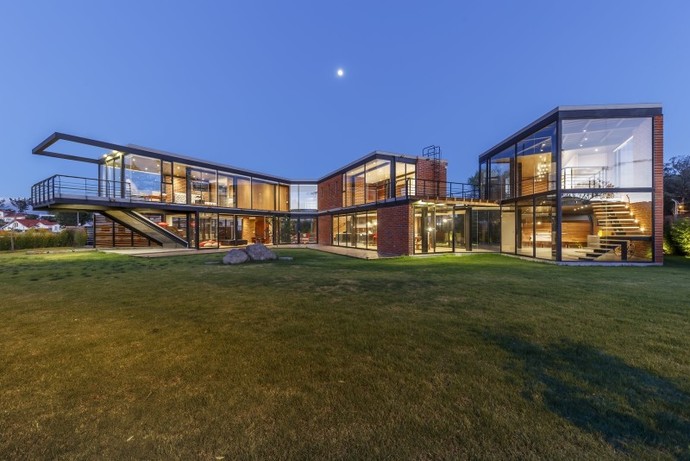 Ladies and Gentlemen, would you have a multigenerational house?