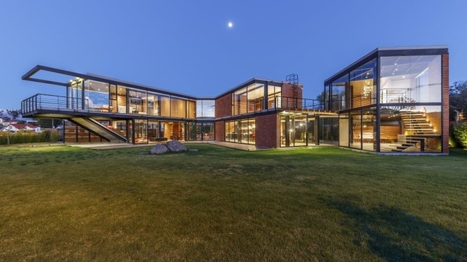 Ladies and Gentlemen, would you have a multigenerational house?