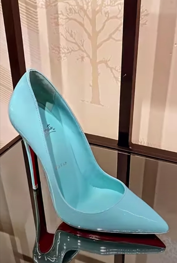 Girls, which of these two pairs of heels do you prefer? and which should I choose?