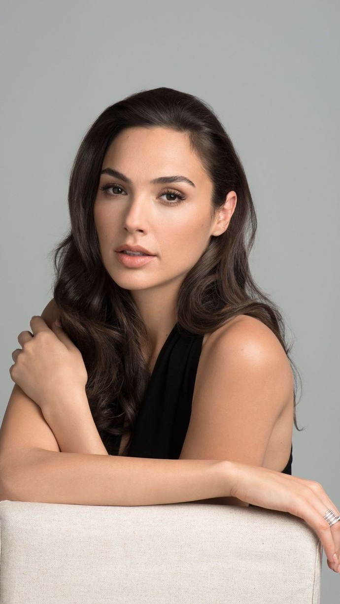 Which brunette woman is the most beautiful brunette celebrity according to you?