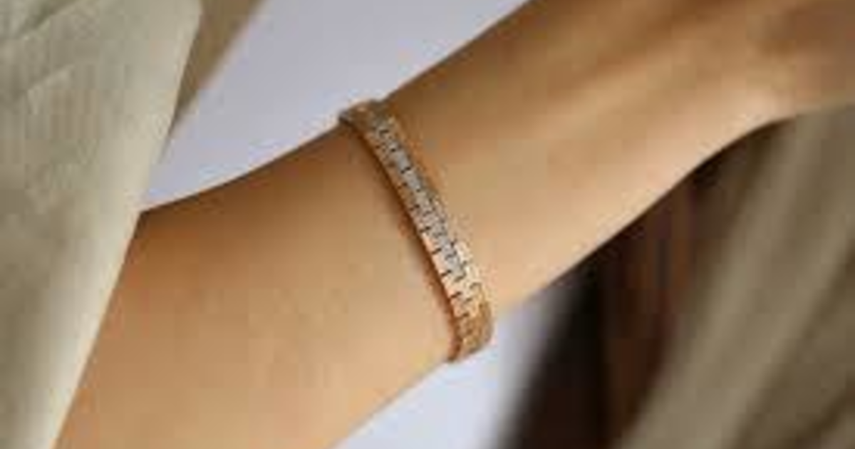 What does bracelet on girl left wrist mean? GirlsAskGuys