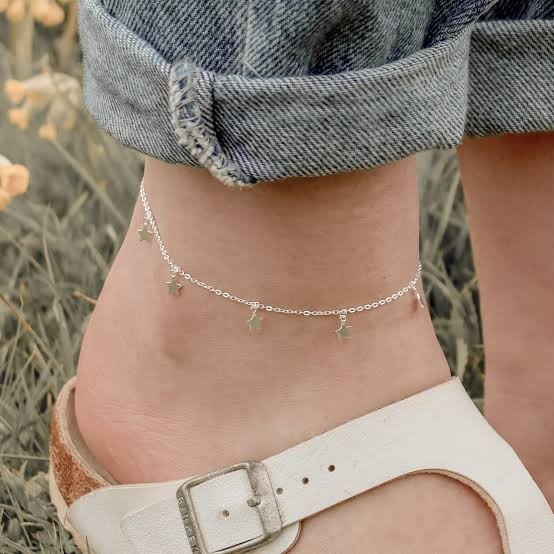 How many of you girls like to wear anklets on? GirlsAskGuys
