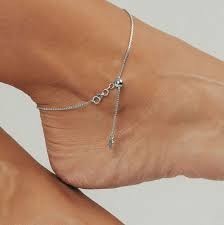 How many of you girls like to wear anklets on?