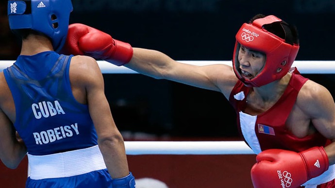 Which sport has a bigger amount of athletes competing between amateur boxing and amateur wrestling?