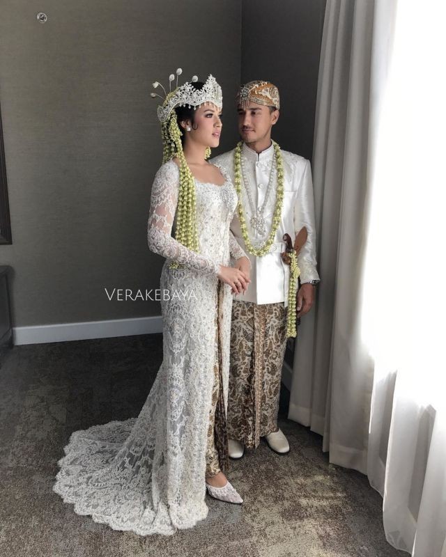 Girls what is your dream wedding gown?