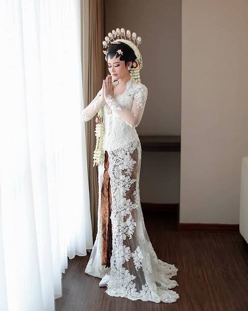 Girls what is your dream wedding gown?