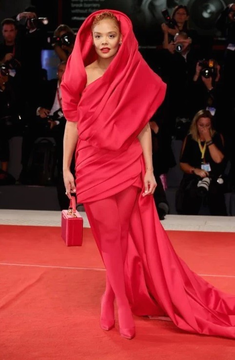 At the Venice film festival, which is held every year, the strange styles preferred by the star names attracted a lot of attention. Who is the best?