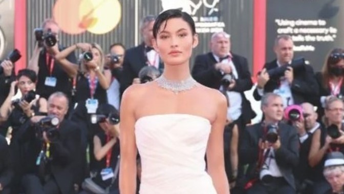 At the Venice film festival, which is held every year, the strange styles preferred by the star names attracted a lot of attention. Who is the best?