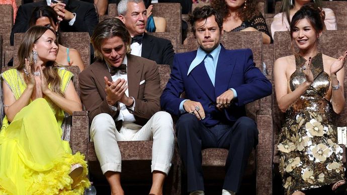 Harry Styles incident at the Venice Film Festival, Did he or did he not spit on Chris Pine?